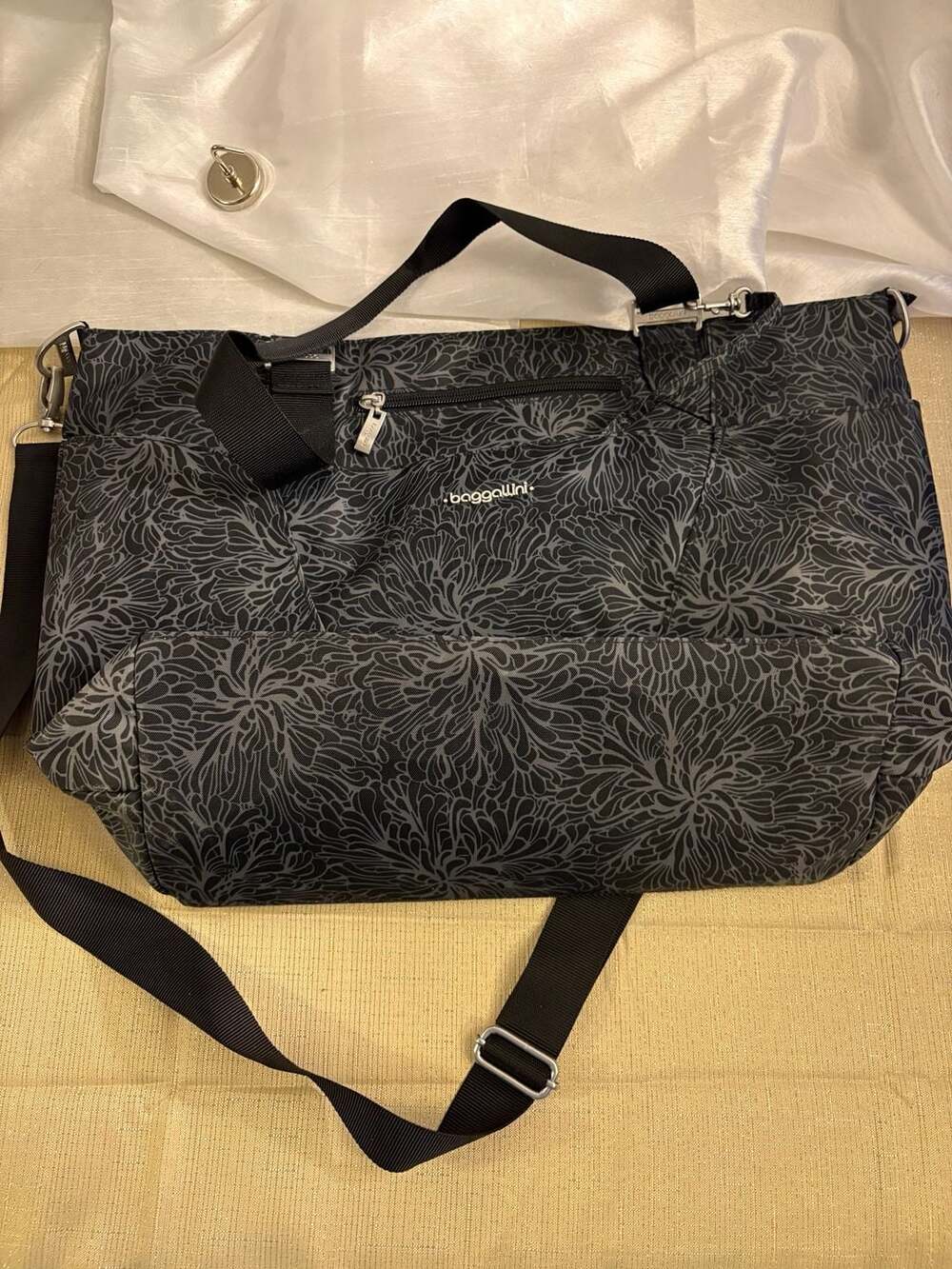 Baggallini Any Day Tote Bag Black Floral Print Large Travel Crossbody - Picture 7 of 8